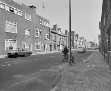 70050 Gezicht op de voorgevels van de panden Jan van Scorelstraat 157 (links)-lager te Utrecht, uit het zuidwesten.